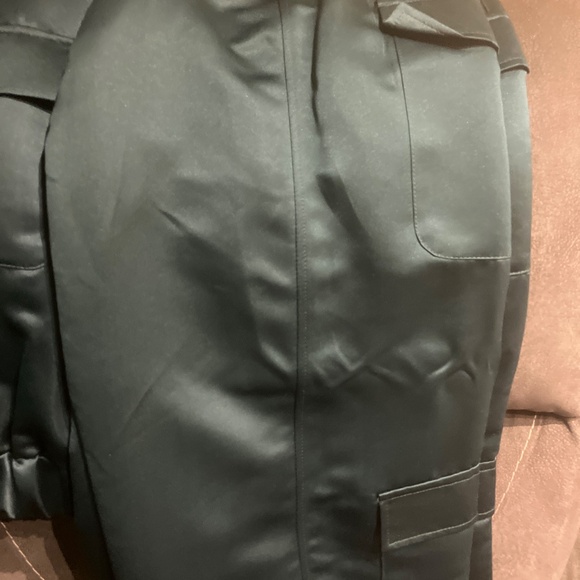 Woman’s 3 Piece Winter Green Satin Set Lg - Picture 8 of 14